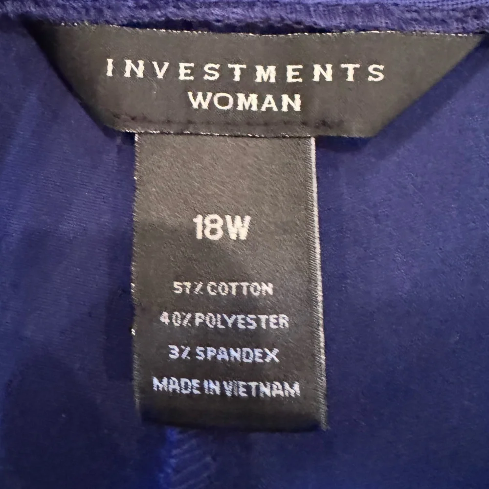 Investments Women’s Plus Size Navy blue Crop Pants Slimming Sz 18W